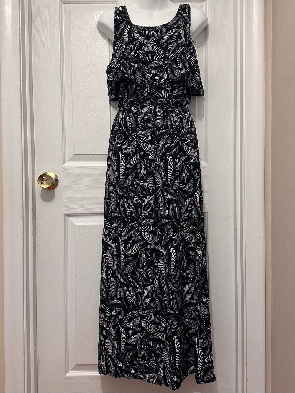 Merona Women's XS Leaf Print Maxi Dress Black White Rayon Flounce Tank Casual